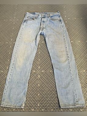 Vintage Levi's 501 Med/Light Wash Button-Fly Blue Jeans - Y2K